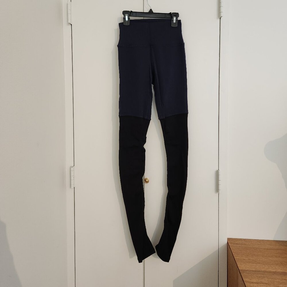 ALO Yoga split color navy blue and black leggings size small